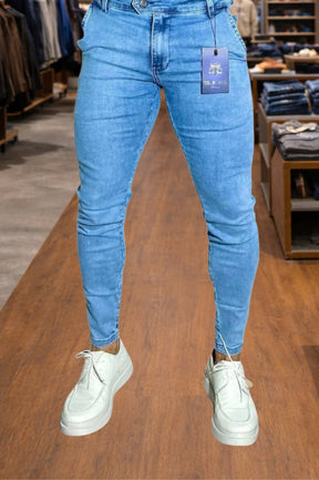 Calça Skinny Jeans Claro True Hero